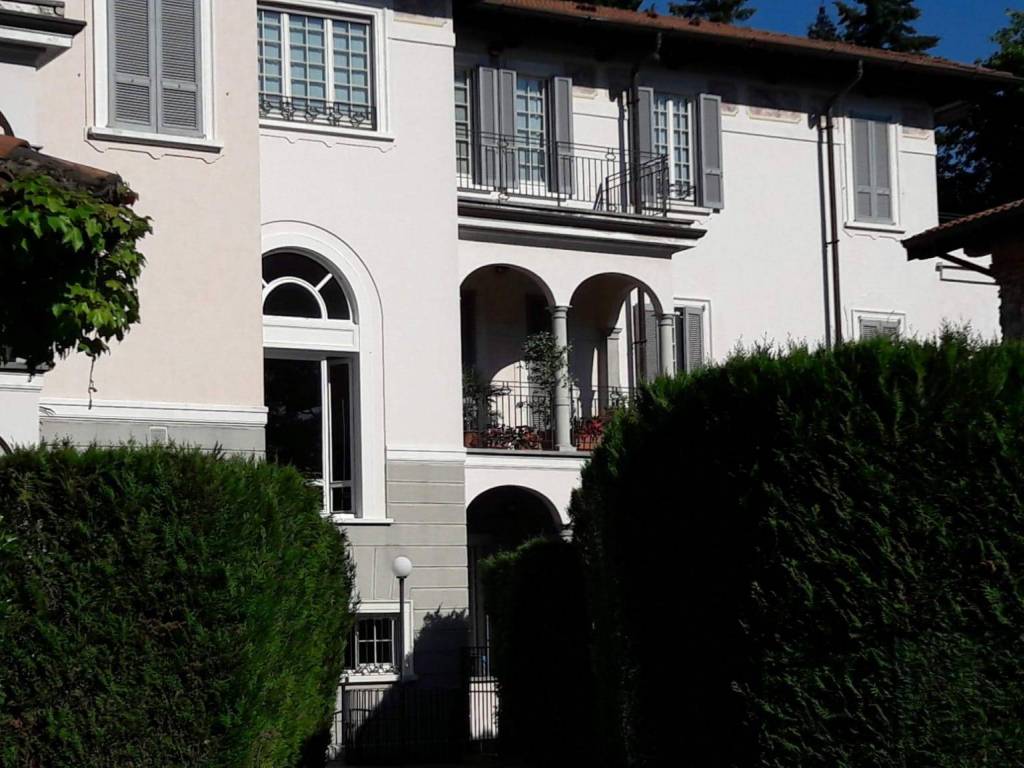 Appartamento a Varese in Via Francesco Caracciolo, 87 - Foto 2