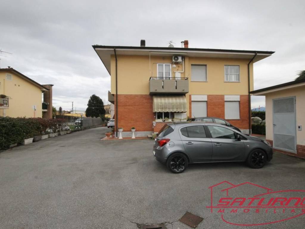 Appartamento a Lucca in Via Luigi Vecchiacchi, , 47 - Foto 3