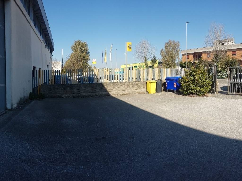 Immobile a Aprilia in Via del Commercio - Foto 4