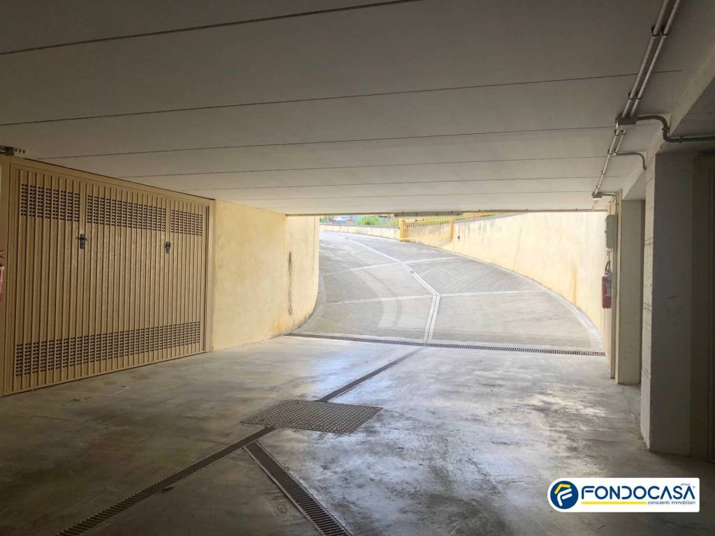 Box / garage a Loano in Via Aurelia - Foto 2