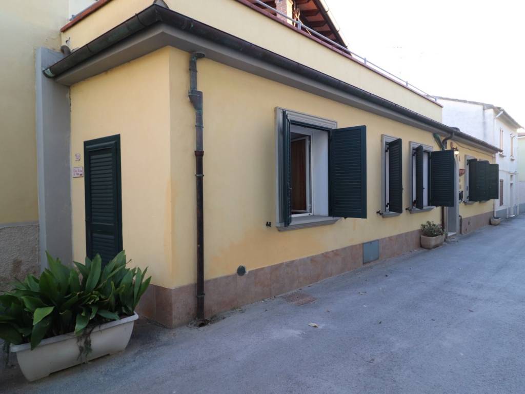 Appartamento a Follonica in Via Curtatone, 2 - Foto 2