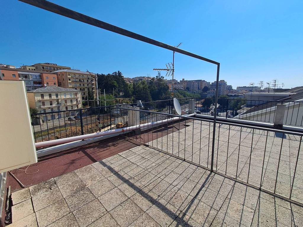 Attico / mansarda a Catanzaro in Via Francesco Crispi - Foto 4