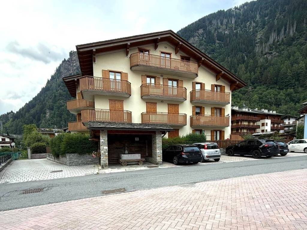 Appartamento a Campodolcino in Via Iseli, 30 - Foto 2