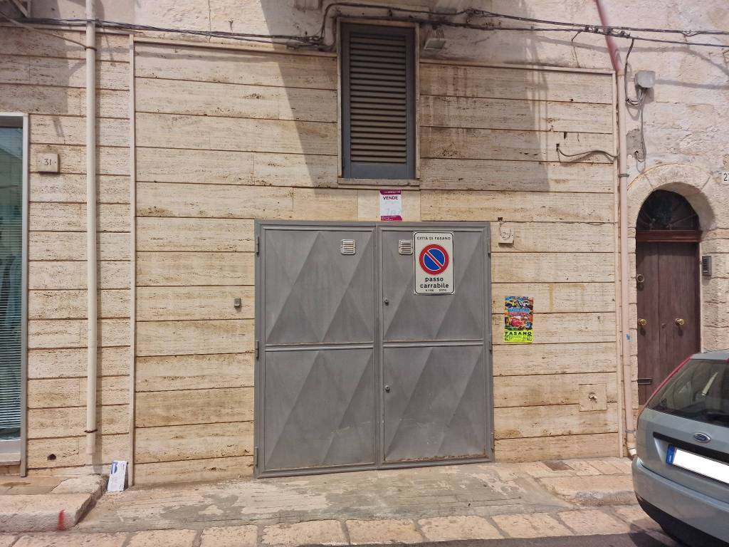 Box / garage a Fasano in Via Cenci, 29 - Foto 2