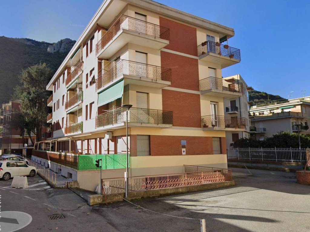 Box / garage a Finale ligure in Via Gilberto Govi - Foto 2
