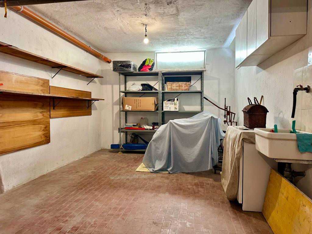 Box / garage a Finale ligure in Via Gilberto Govi - Foto 4