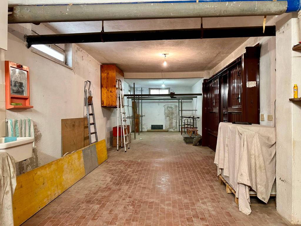 Box / garage a Finale ligure in Via Gilberto Govi - Foto 5