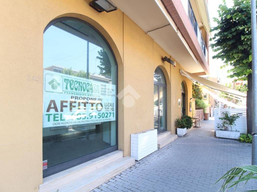 Loft / open space a Roseto degli abruzzi in Via Nazionale, 275 - Foto 2