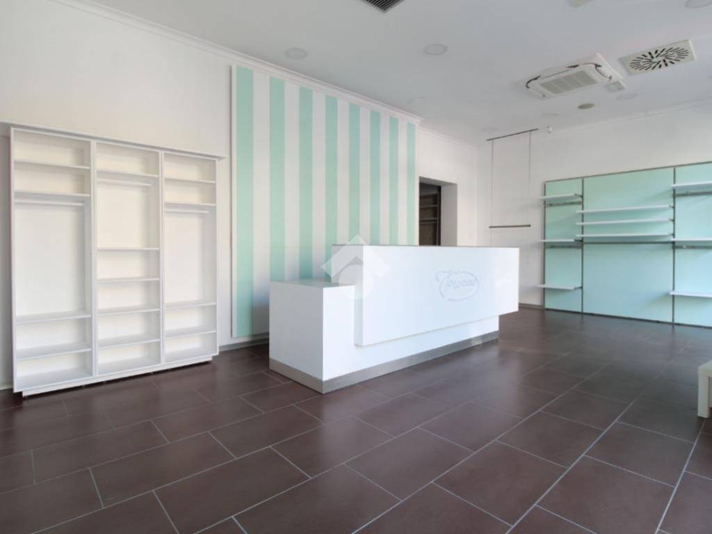 Loft / open space a Roseto degli abruzzi in Via Nazionale, 275 - Foto 3