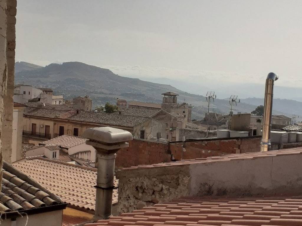 Appartamento a Caltanissetta in Piazza Giuseppe Garibaldi, 5 - Foto 2