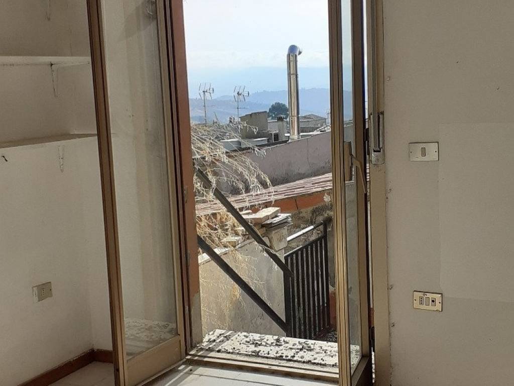 Appartamento a Caltanissetta in Piazza Giuseppe Garibaldi, 5 - Foto 3