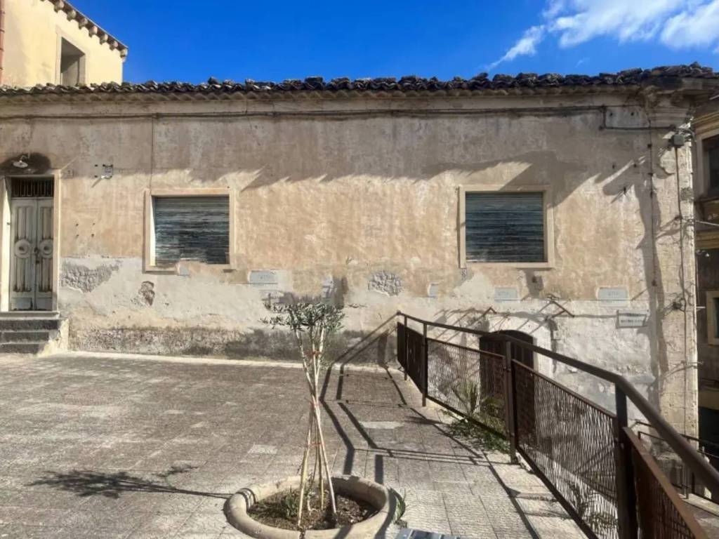 Appartamento a Lentini in Piazza Regina Elena - Foto 3