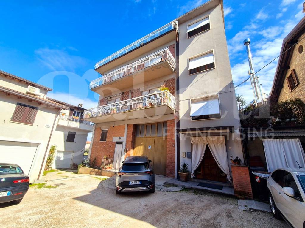 Appartamento a Assisi in VIA PATRONO D' ITALIA, 27 - Foto 2