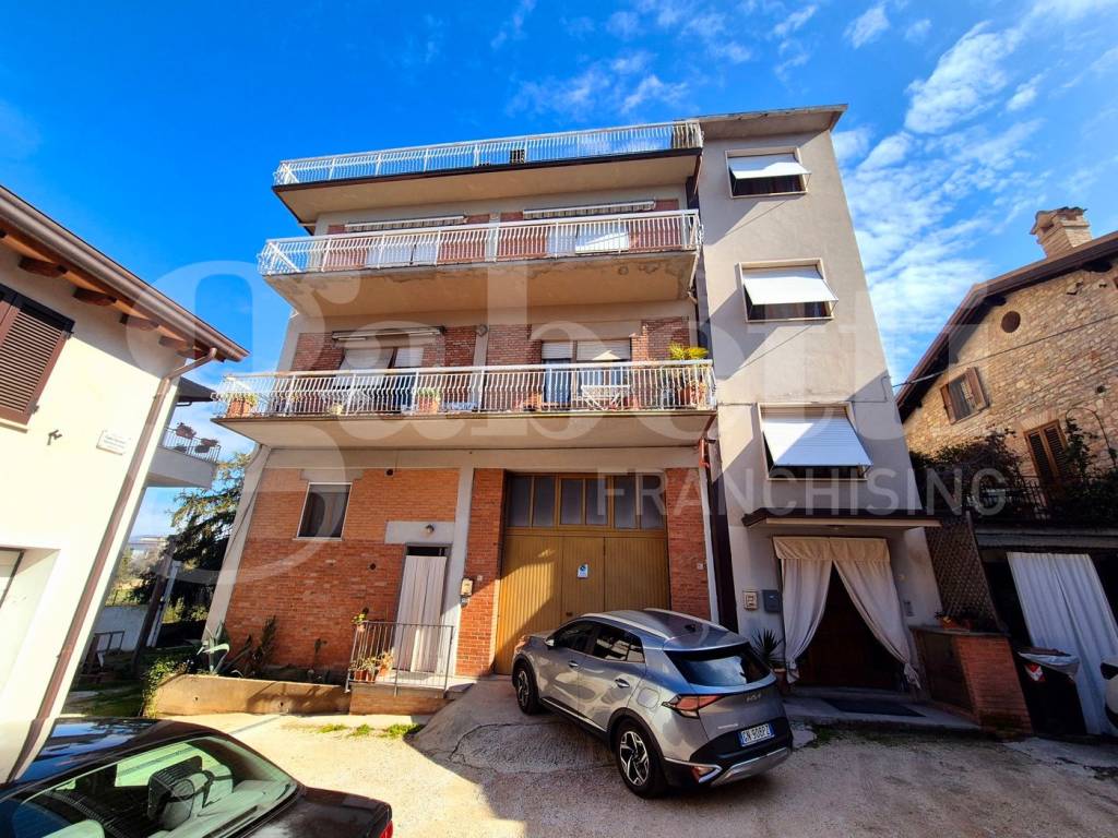 Appartamento a Assisi in VIA PATRONO D' ITALIA, 27 - Foto 3