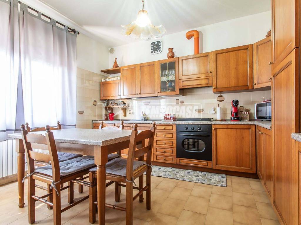 Appartamento a Oltrona di san mamette in Via Primo Maggio 10 - Foto 2
