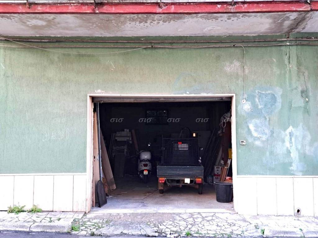 Box / garage a Galatone in Via Fratelli John e Robert Kennedy, 88 - Foto 3