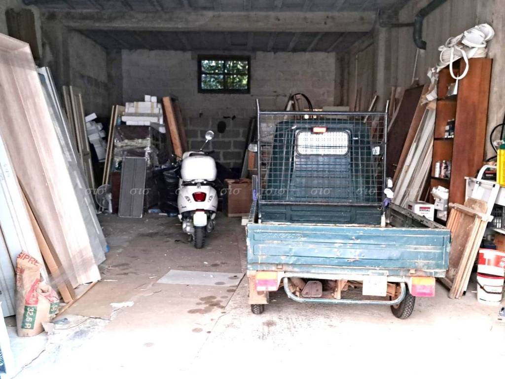 Box / garage a Galatone in Via Fratelli John e Robert Kennedy, 88 - Foto 4