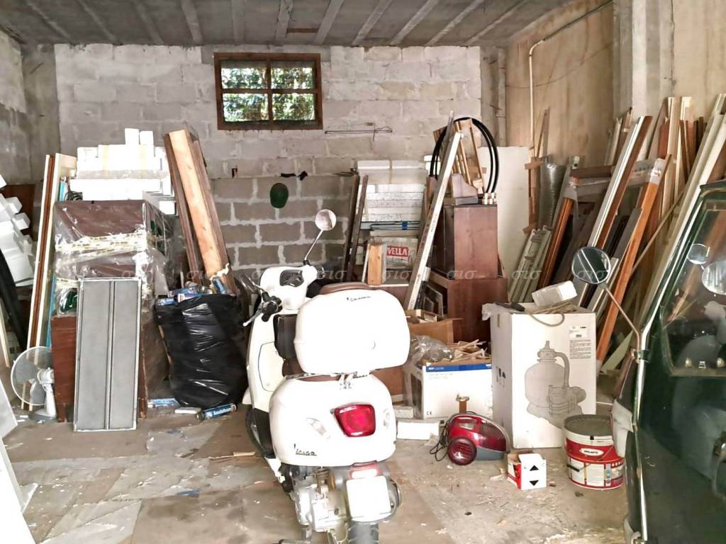 Box / garage a Galatone in Via Fratelli John e Robert Kennedy, 88 - Foto 5