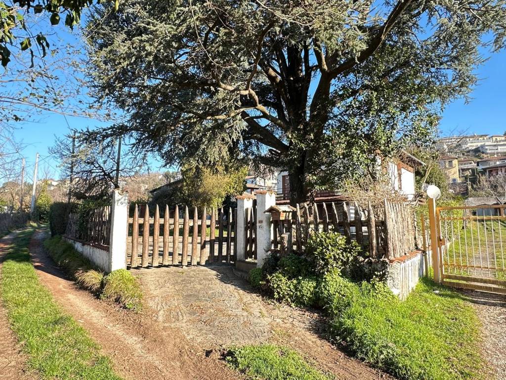 Villa a Gavirate in Via Papa Giovanni XXIII, 6 - Foto 2