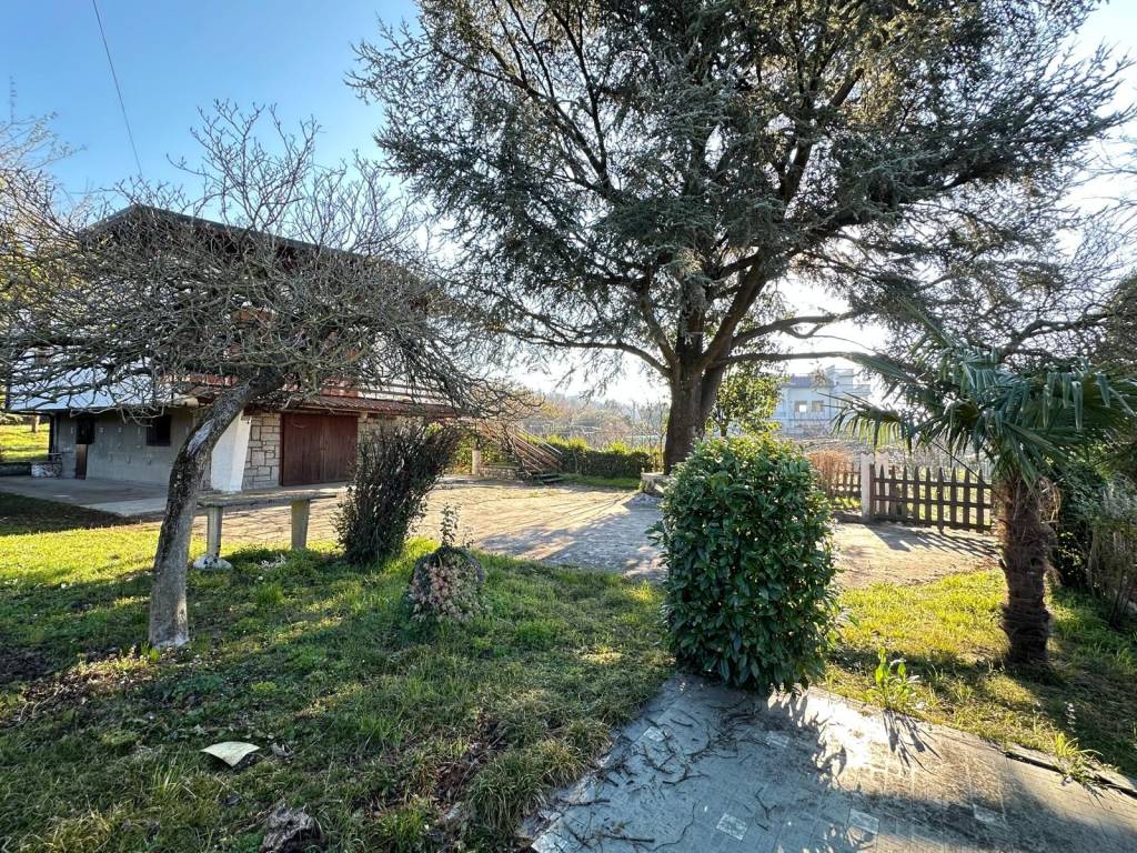 Villa a Gavirate in Via Papa Giovanni XXIII, 6 - Foto 3