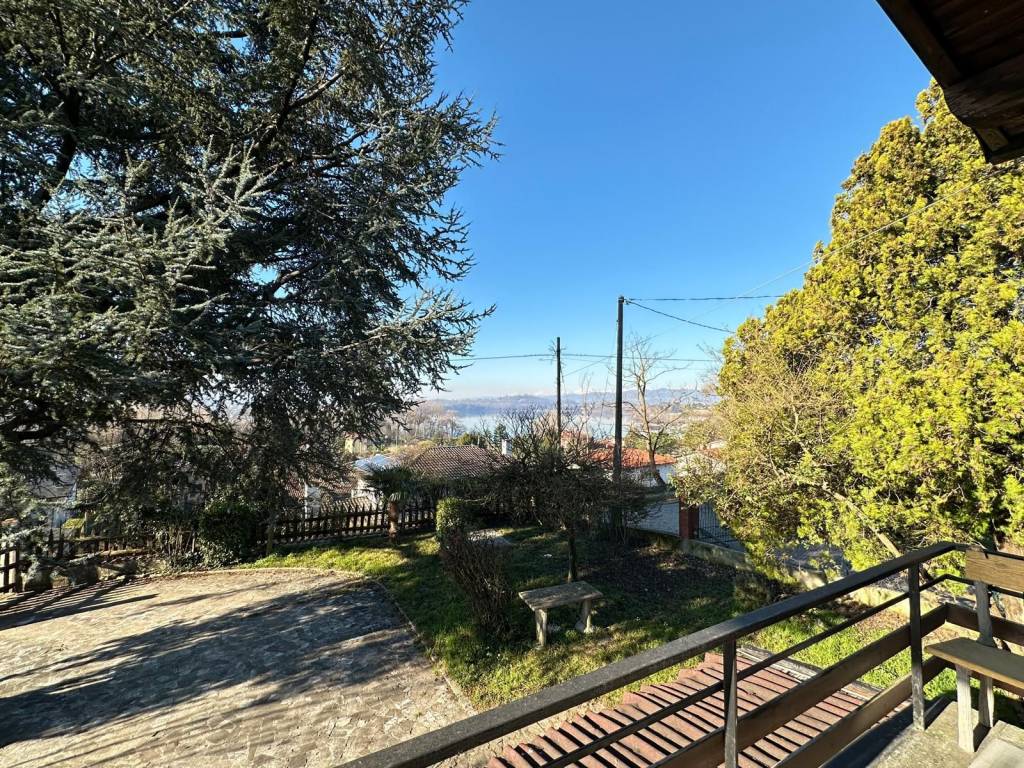 Villa a Gavirate in Via Papa Giovanni XXIII, 6 - Foto 4