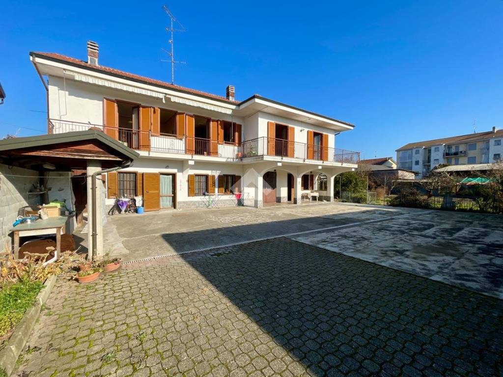 Villa a Crescentino in Via Ugo Foscolo, 21 - Foto 2