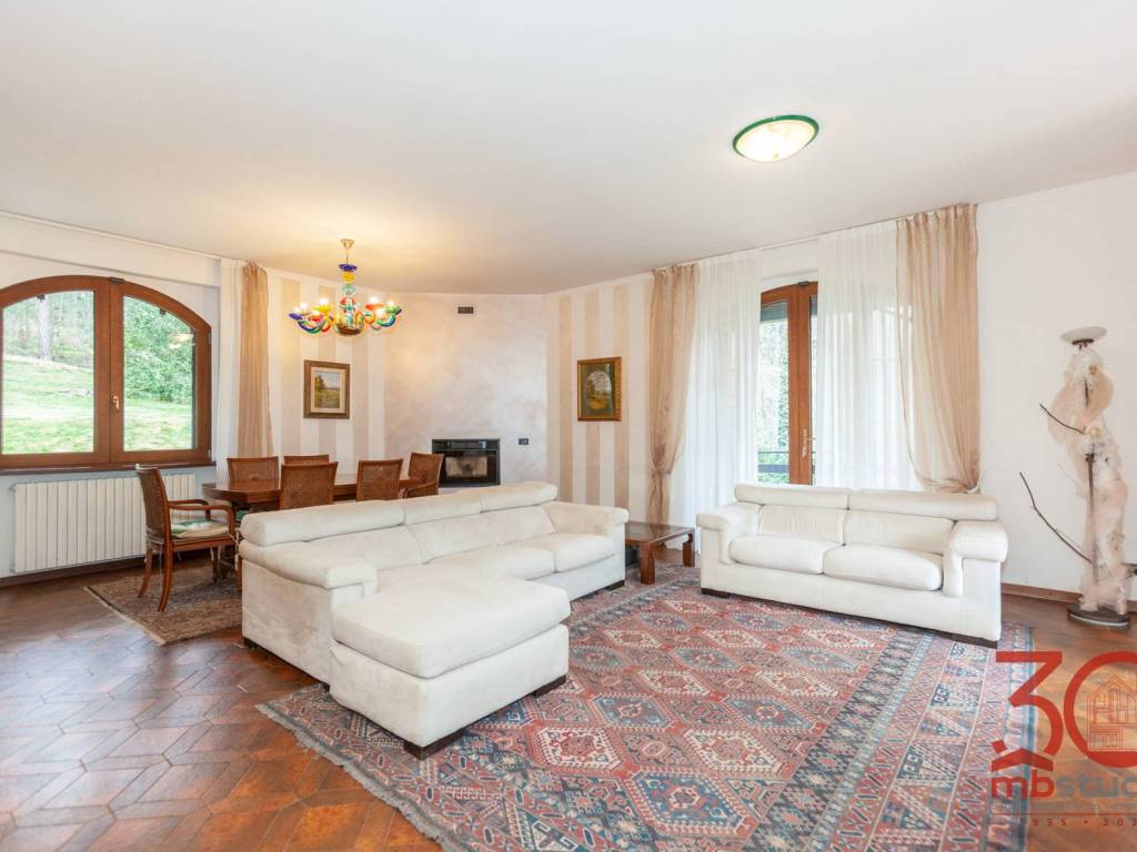 Villa a Venegono inferiore in Via Pianbosco - Foto 3