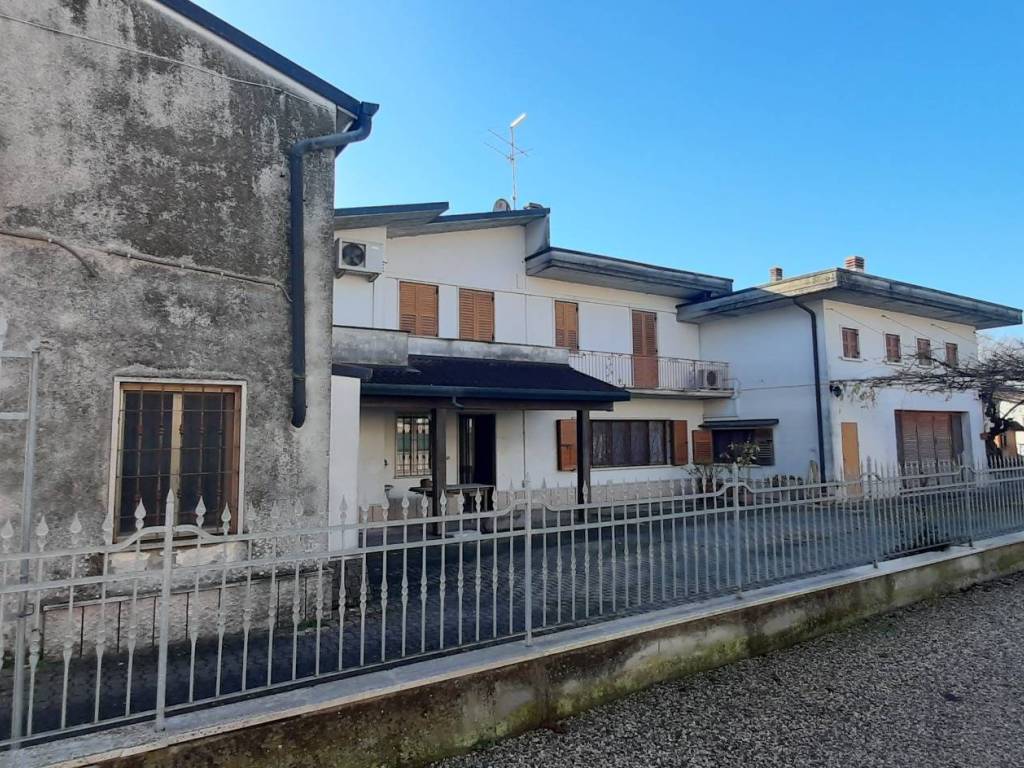 Villa a Nogarole rocca in Via Europa - Foto 2