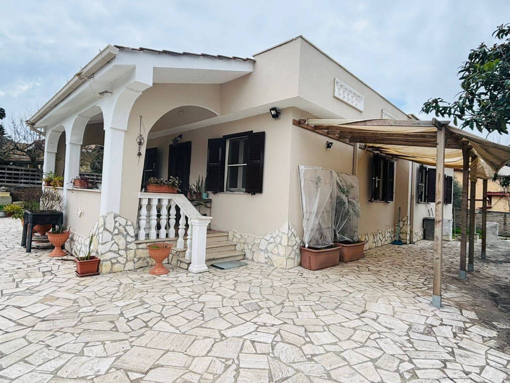 Villa a Aprilia in Via Gidora - Foto 2