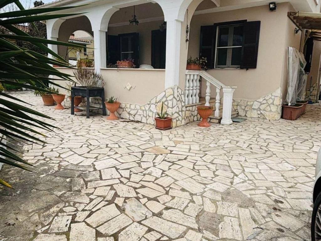 Villa a Aprilia in Via Gidora - Foto 3