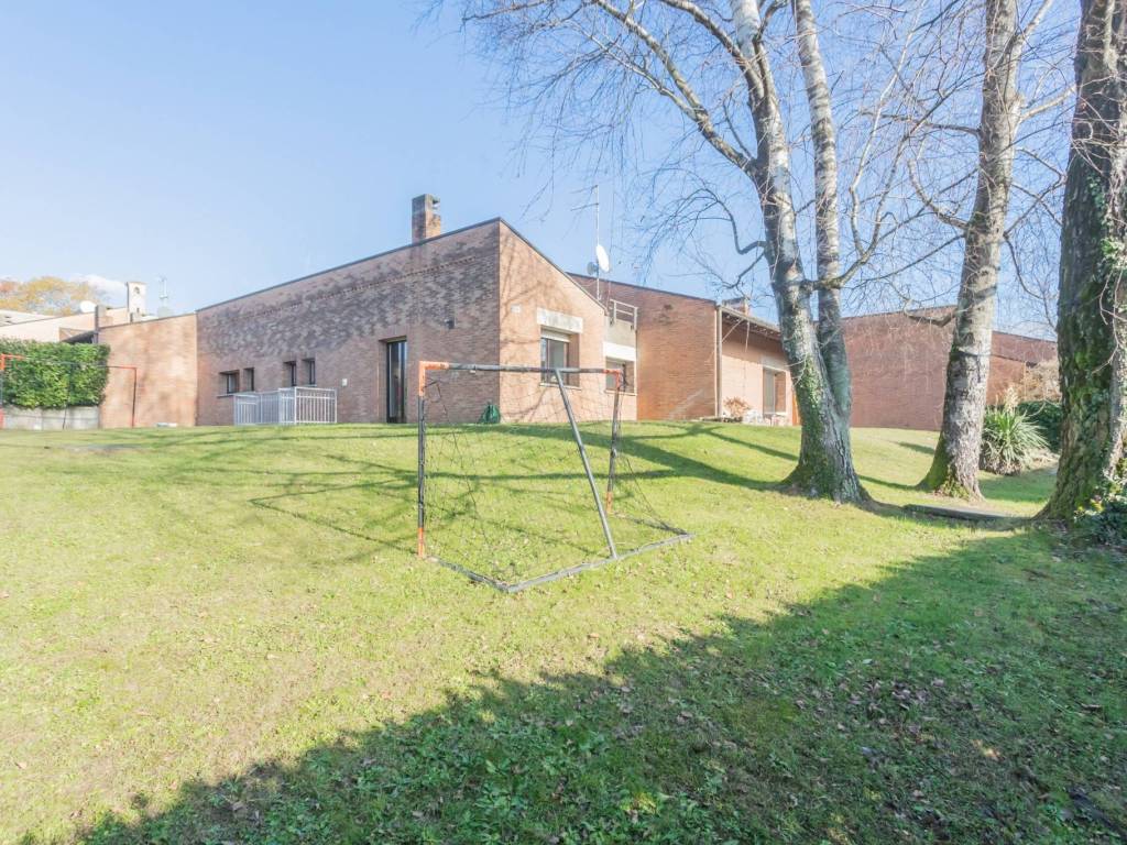 Villa a Casciago in Via Salvo D'Acquisto, 8 - Foto 3