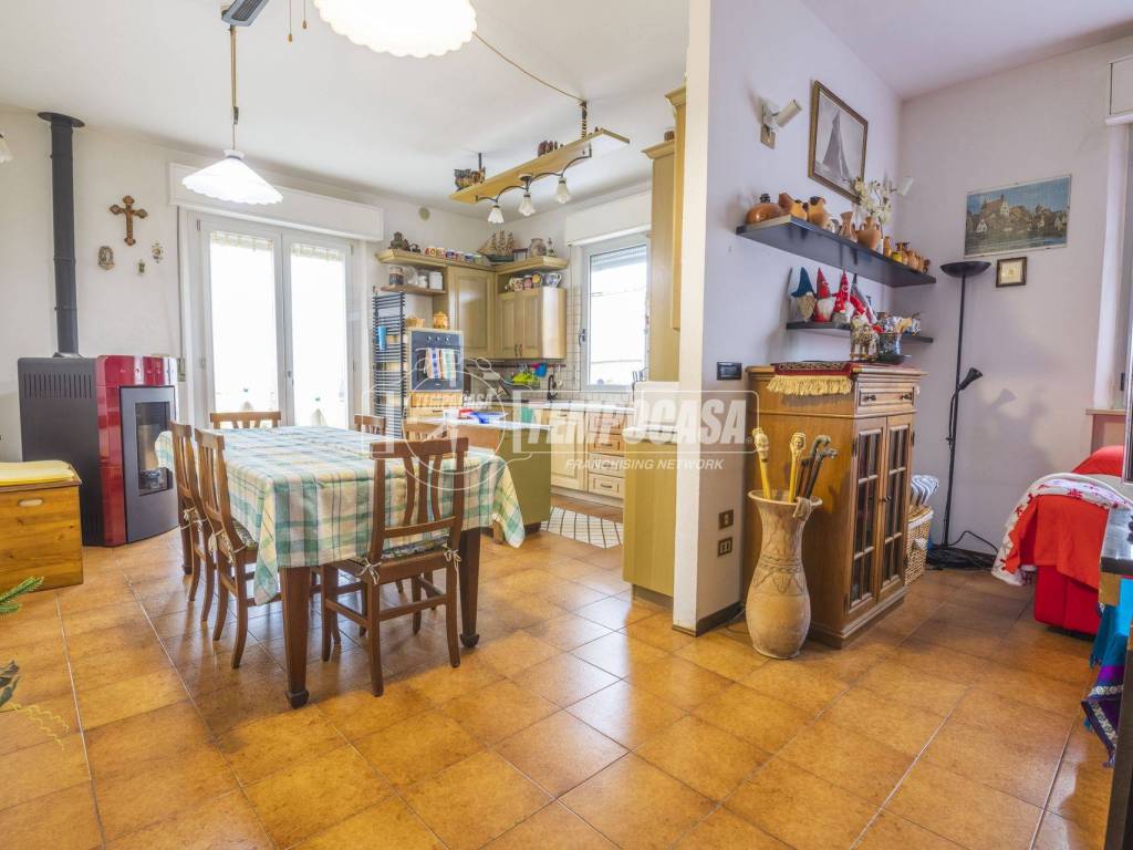 Casa indipendente a Senigallia in Strada Statale 16, Marzocca 145 - Foto 2