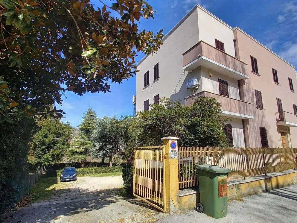 Appartamento a Ascoli piceno in Viale Treviri - Foto 3