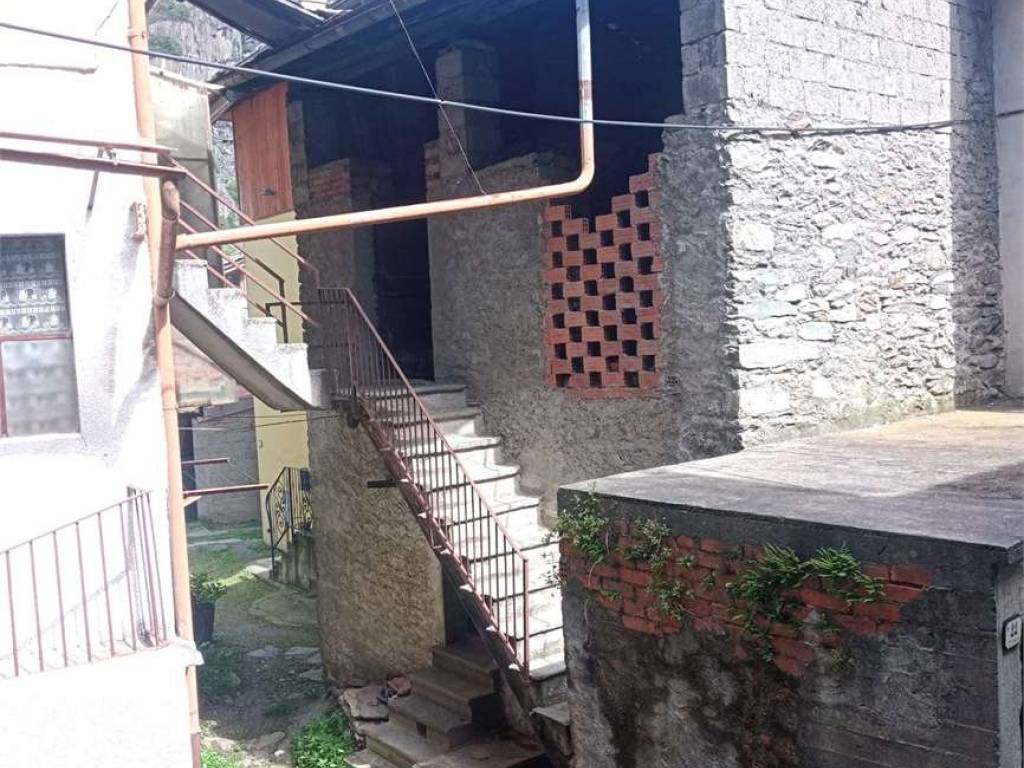 Casa indipendente a Hone in via Cougnin - Foto 2