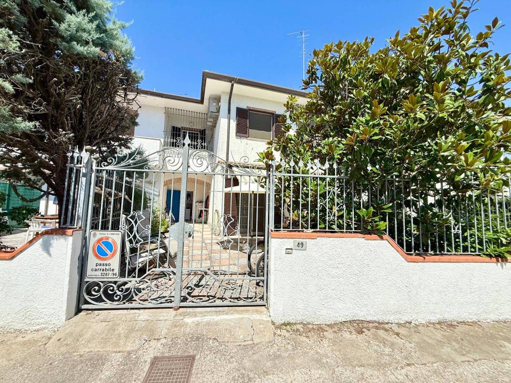 Villetta a schiera a Comacchio in Viale Ungheria, 49 - Foto 2
