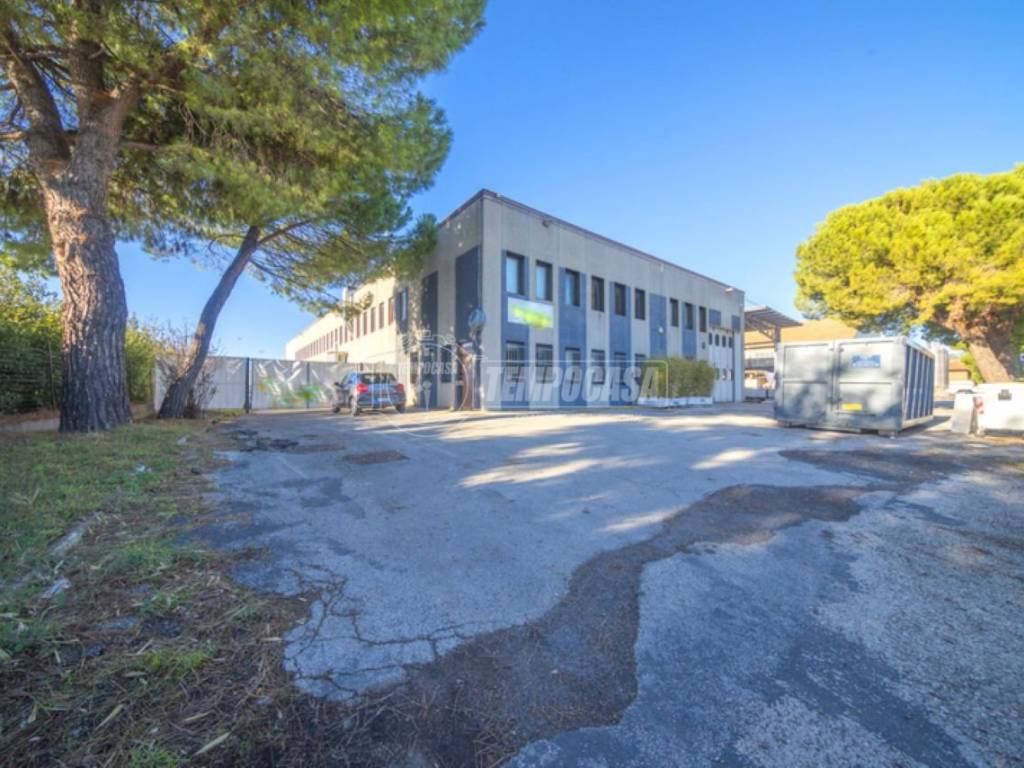 Immobile a Civitanova marche in Via Sandro Pertini - Foto 4
