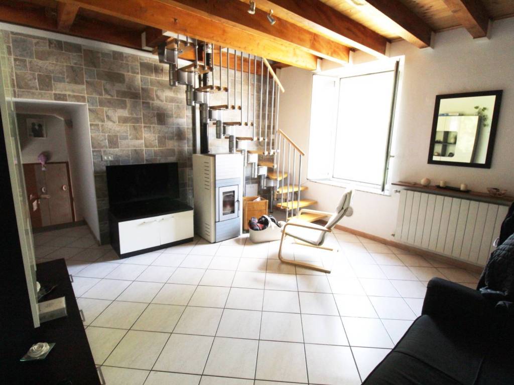 Appartamento a Gorla minore in Via Roma, 11 - Foto 3