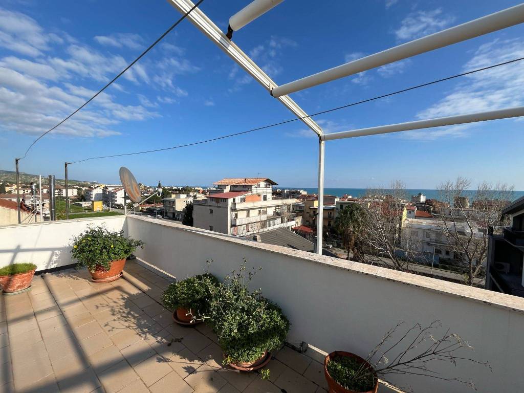 Appartamento a Marina di gioiosa ionica in Via Giuseppe Di Vittorio, 32 - Foto 4