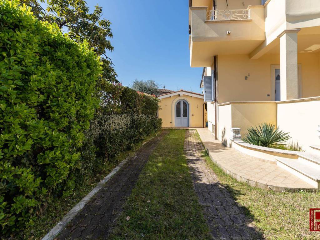 Villa a Pietrasanta in Via Luigi Boccherini - Foto 2