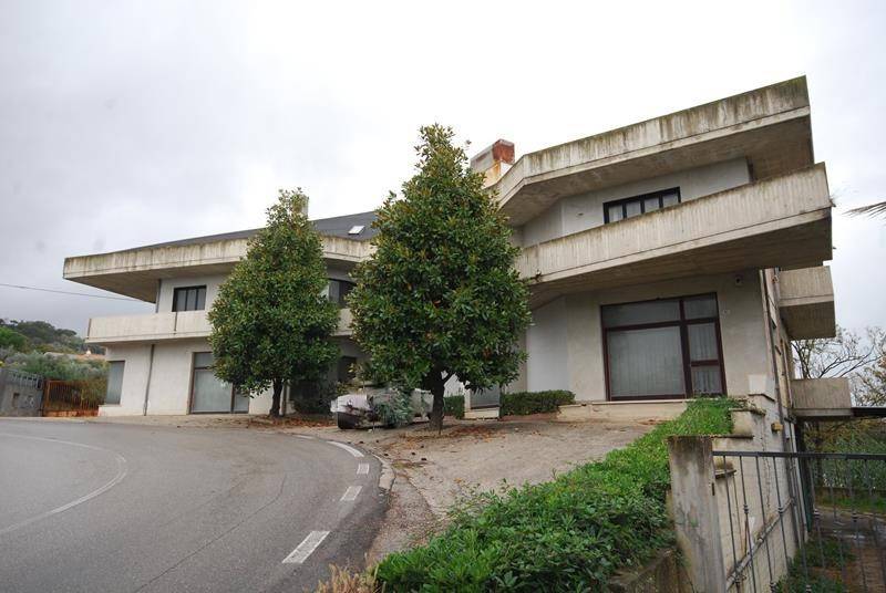 Palazzo / stabile a Tortoreto in Strada provinciale contrada vascello - Foto 2