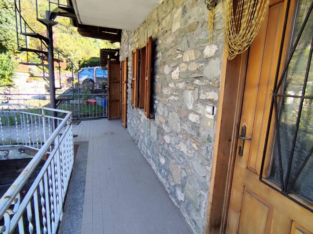 Casa indipendente a Arnad in Frazione Sisan, 15 - Foto 2