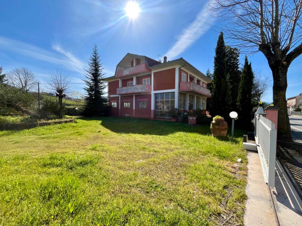 Villa a Sassoferrato in VIA CROCIFISSO, 16 - Foto 2