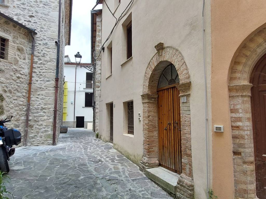 Appartamento a Isola del gran sasso d'italia in Via Varani - Foto 2