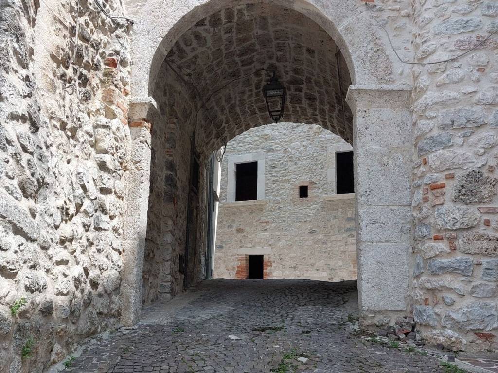 Appartamento a Isola del gran sasso d'italia in Via Varani - Foto 3