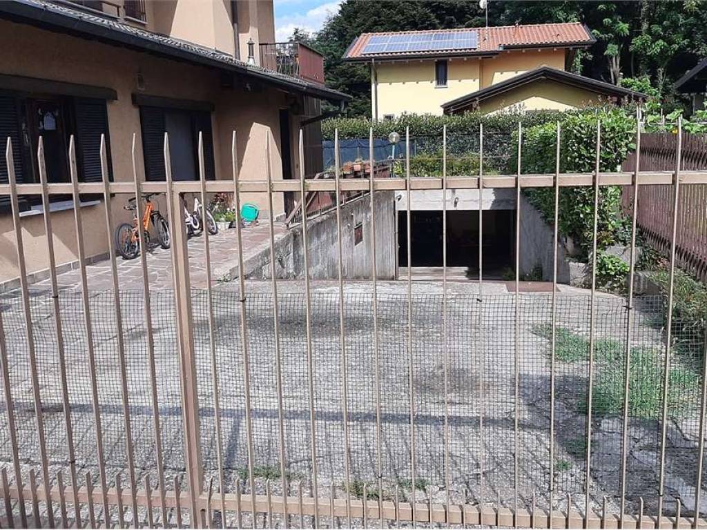Villa a Gavirate in Via Giacomo Leopardi , 2 - Foto 3