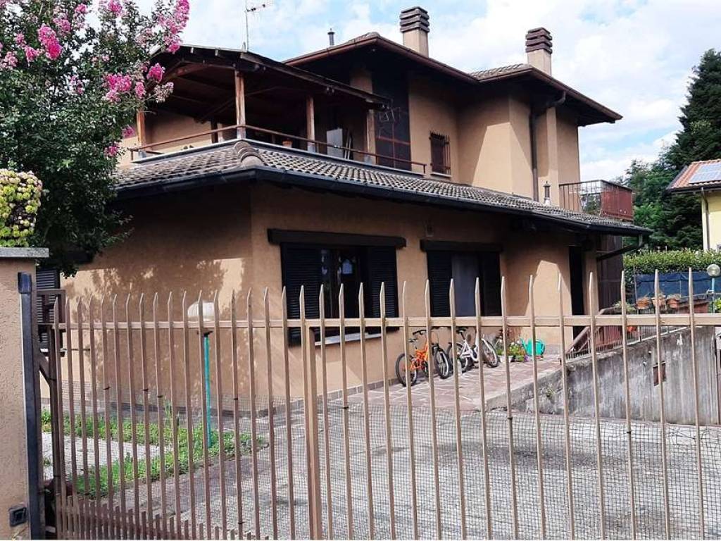 Villa a Gavirate in Via Giacomo Leopardi , 2 - Foto 4