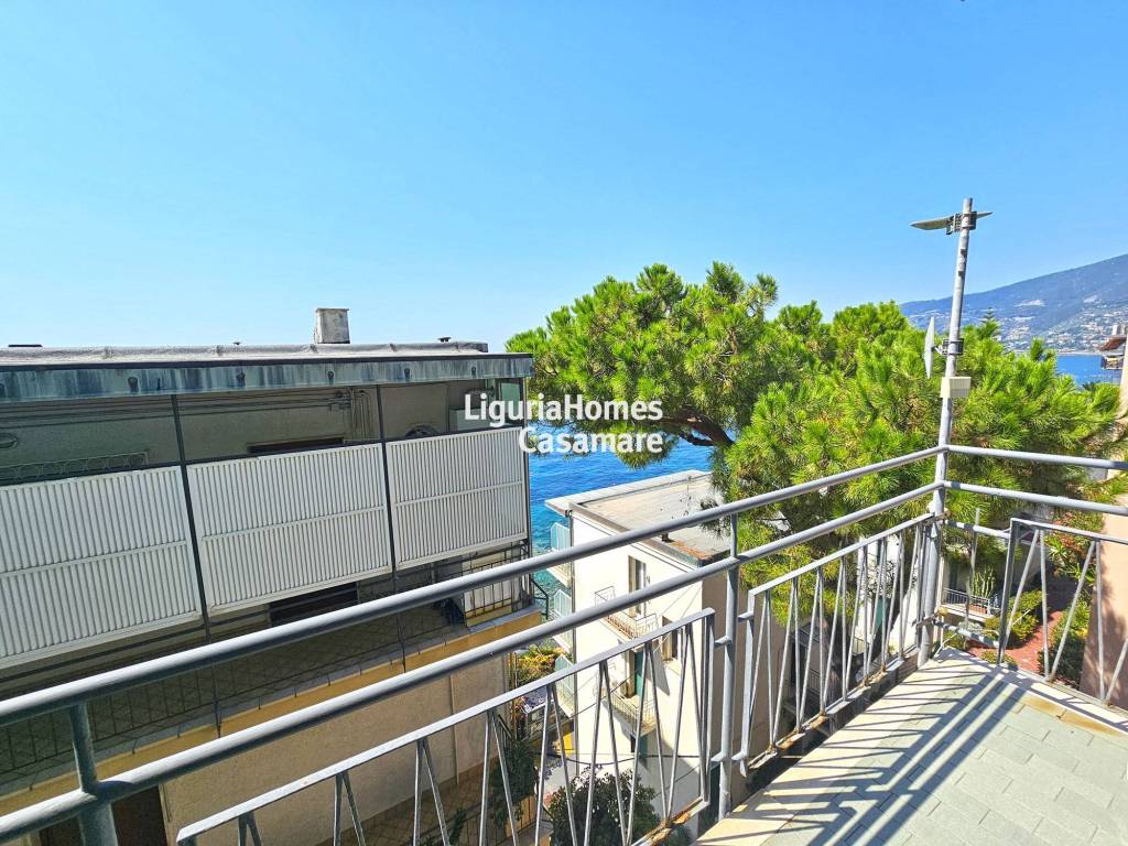 Appartamento a Ospedaletti in Lungomare Cristoforo Colombo, 93 - Foto 2
