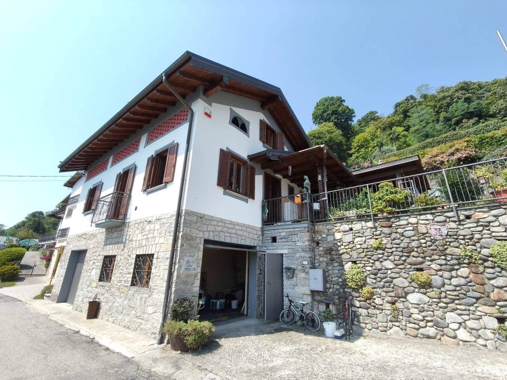Villa a Oggebbio in Strada Antonio Manzi, 92 - Foto 3