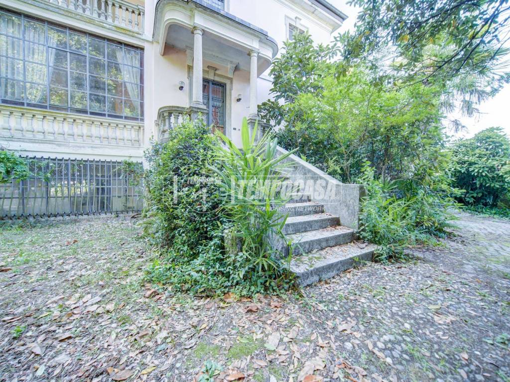 Villa a Biandronno in Via Dante Alighieri 9 - Foto 2