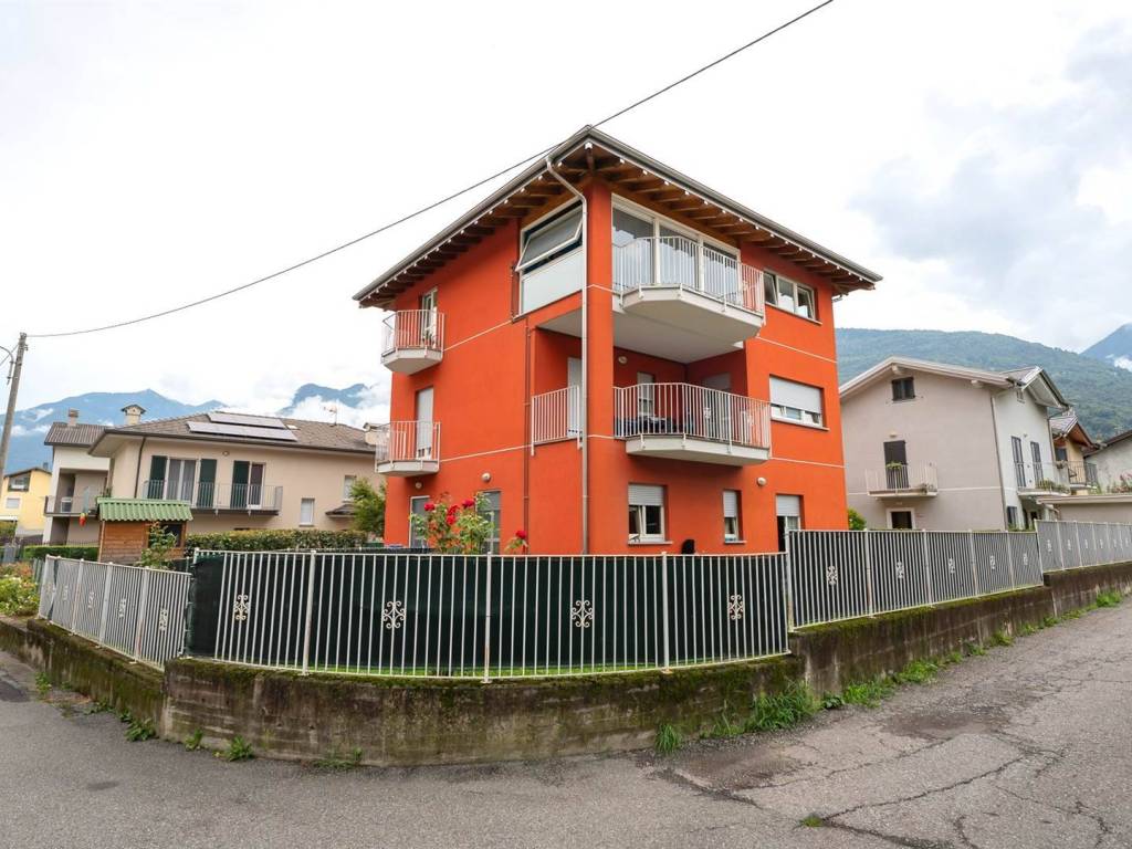 Appartamento a Morbegno in via BONA LOMBARDA, 4 - Foto 2